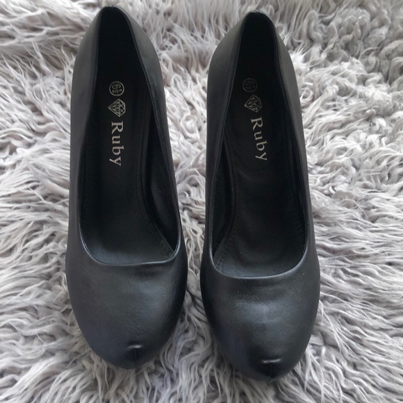 High heels - Picture 2 of 3